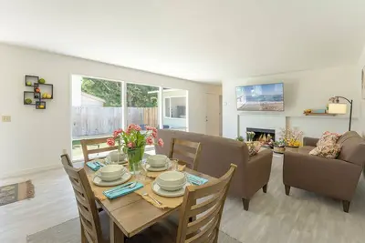 Image de 3951 Carpenter House - Partly Furnished, Long Term