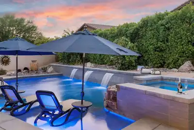 Image de Summer getaway! Private pool & spa. Access to pickelball and fitness center.
