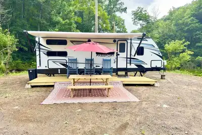 Image de Shipwreck Cove Camper at Resort with Fishing and Inlatables