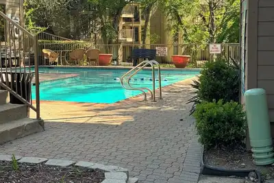 Image de Cozy 2-bedroom condo in terrific Dallas with Ac, WiFi etc.
