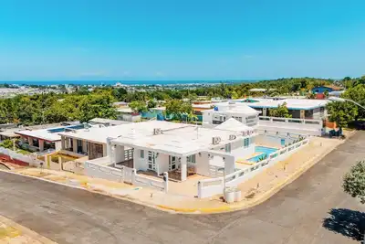 Image de White Peacock - Private Pool & Near Amazing Beaches