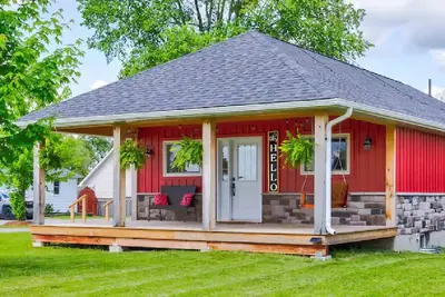 Image de The Little Red Cottage - Ideal for long stays!