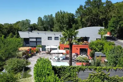 Image de Superbe Logement Climatisé & Grande Terrasse indépendante & Piscine hors norme