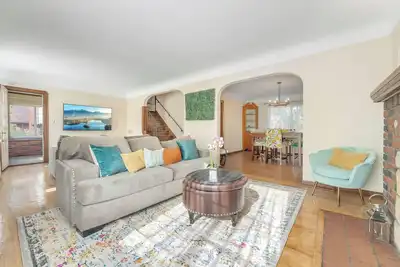 Image de Pet-friendly Spacious 3br house with WiFi, Ac in welcoming Cleveland Heights, Oh