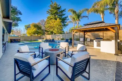 Image de Heated Pool, Hot Tub, Mini-Golf, Gazebo with Bar & Grill