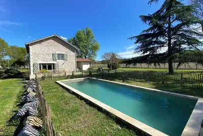 Image de Maison de campagne au calme avec grande piscine
