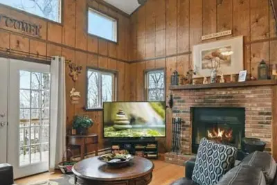 Image de 10% Off 8/24 -4 Br, 3full Ba, King Bed, 7 TVs, Epic Gameroom, FirePit, A/C!