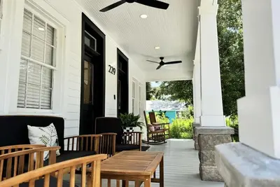 Image de 2 Primary Kings! Screened Porch! Ev Charger!