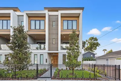 Image de Warm Modern 4 bedroom New Construction Townhome in Tampa Heights
