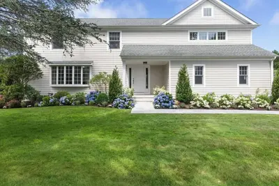 Image de Spacious 5-Bedroom, 4. 5 Bath Beach House in Enchanting Village of Southampton