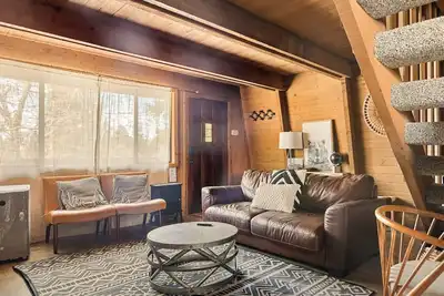 Image de Hillside mountain retreat close to village & lake