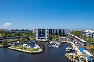 Image de Siesta Key Waterfront w/ Views, Pool, 2bed/2bath w/Hot Tub, Ac, Fitness Room, WiFi