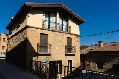 Image de Maison de campagne \"Baigorrietxea\" avec terrasse privée et balcon