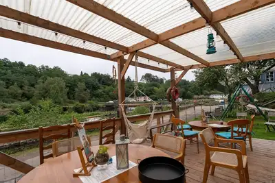 Image de \"Pénichette Lady Sarah privative 3 personnes\" avec terrasse et vélos