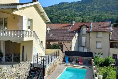 Image de Appartement 'Appartement Pyrénées-Ariégeoises' avec vue sur les montagnes, jardin partagé et Wi-Fi