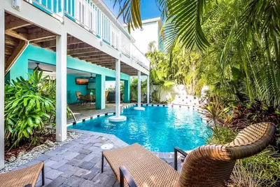 Image de Tipsy Turtle: 2 Houses to Beach, Pool by Anna Maria Life Vacation Rentals