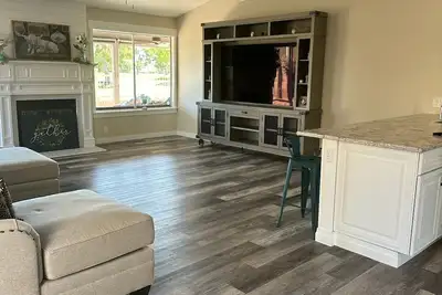 Image de Arden Haus - Remodeled 3 bedroom house in Mesa w/pool and golf course views
