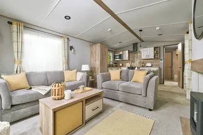 Image de Two-bedroom caravan sleeping four people.
