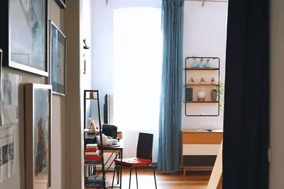 Image de Studio apartment with big balcony and art in the air! 10 min to the city!