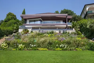 Image de Villa Grace with Pool on the Lake