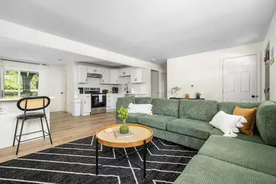 Image de Lucks Landing - Comfy 3br, 2ba Brick Home