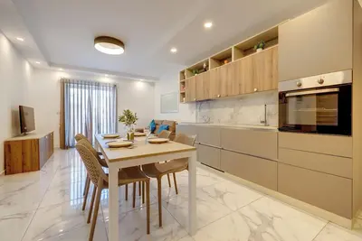 Image de Stylish 2br Getaway Steps from the Promenade