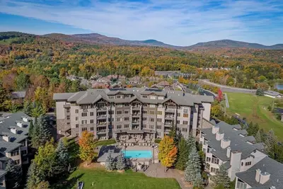 Image de Ski-in / Ski-out luxury 3-bedroom Windham condo with outdoor pool and hot-tub