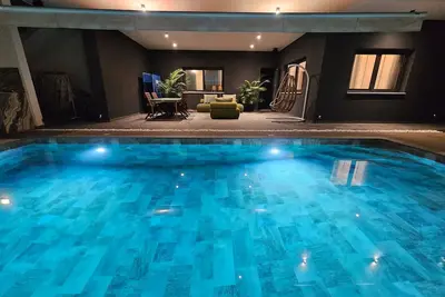 Image de New Luxury 2-Bedroom House- Heated Salty Swimming Pool, Sauna and Garden