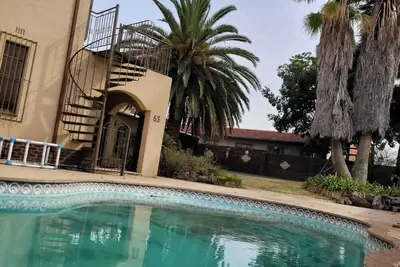 Image de Modern guest house where guests can enjoy its outdoor pool, kids gym and garden.