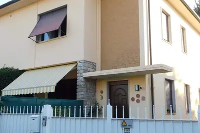 Image de Cozy little villa located in Marina di Pietrasanta, 150 mt from the sea.