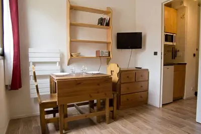 Image de Joli studio de 14 m2 pour deux personnes. Départs et retours skis aux pieds!
