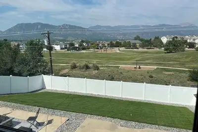Image de Immaculate Mountain Views Home