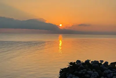 Image de Direct Lakefront Cottage, Modern 2-bedrm Cottage in Point Breeze with WiFi & Ac