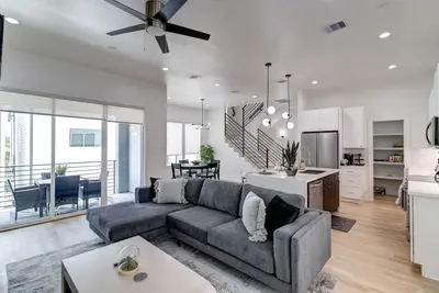 Image de Modern rooftop home by downtown & museums