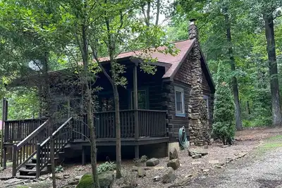 Image de The Bear's Den at Patoka Lake adjacent to the Hoosier National Forest\n