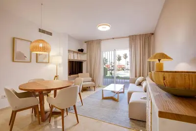 Image de No10 - Beachfront Estepona close to port. Sleeps 6, Ground Floor Large terrace,