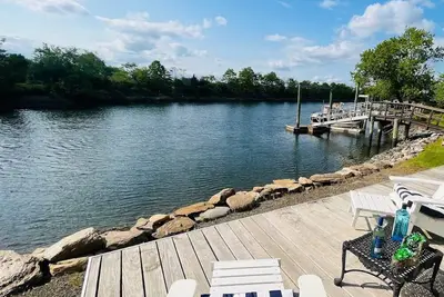 Image de Charming 1 bedroom cottage with water view, beach access, WiFi & Ac in Fairfield