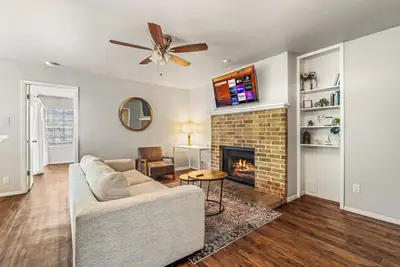 Image de Heart of SoCo: 2/2 Condo w/ Free Parking & Laundry