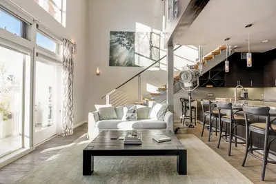 Image de Steps to the Beach – Downtown Encinitas Townhouse