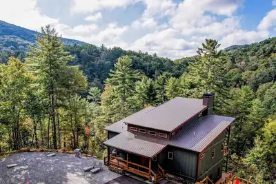 Image de New/NatlforestVIEWS/Hot Tub/Fire Pit/Pong/Hiking