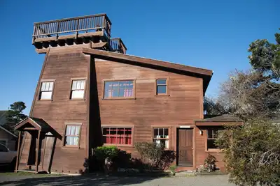 Image de Redwood Tower with WiFi in charming Mendocino