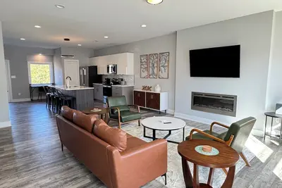 Image de Clean luxury home near Liberty University and downtown. Quiet neighborhood,