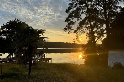 Image de Charming 4-bedroom Lakehouse cottage one hour from downtown Atlanta