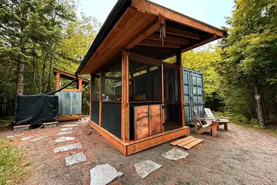 Image de Unique off grid 1-bedroom cabin near Bancroft