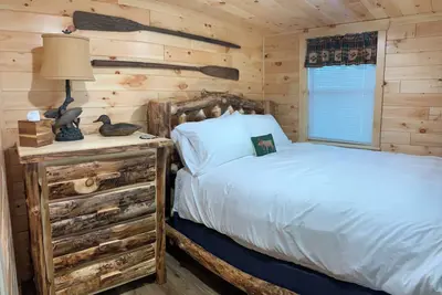 Image de Cedar Cottage - Lakefront on Thayer Lake in Alden with WiFi, Ac