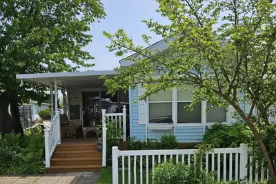 Image de Charming 2-bedroom cabin with WiFi and Ac in delightful Port Colborne