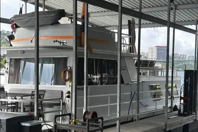 Image de Charming houseboat with 2+ bedrooms, awesome riverfront location in Knoxville\n