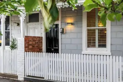Image de The Place! On Clarendon Place. Position Perfect.