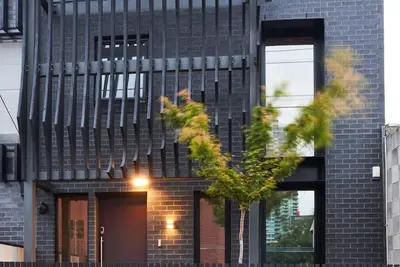 Image de Brilliant Townhouse in Sensational Sth Melb. Law