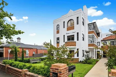 Image de A1 Art Deco 2 Bedroom Apt. Sleeps 5. Nimmo1